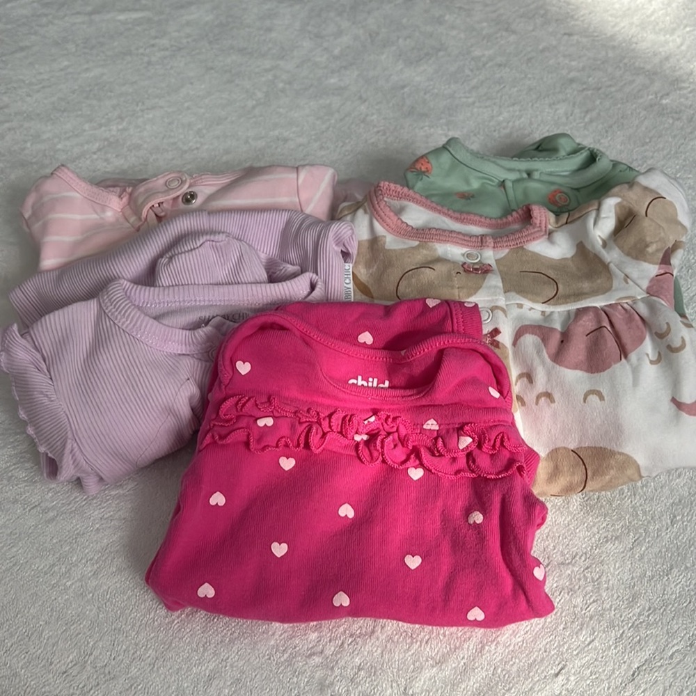 Set of 5 0-3 mo onesie/footies